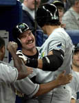 Wade Boggs congratulates Jose on #400 (AP)